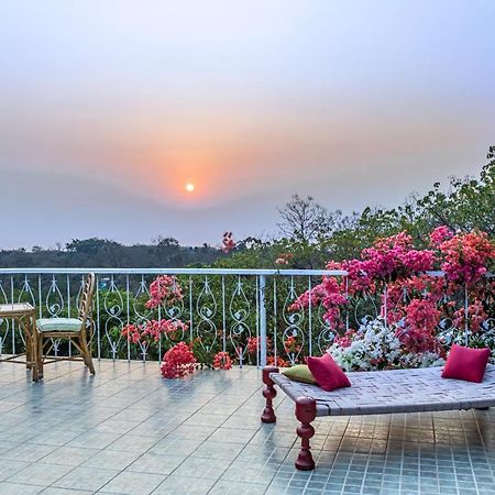 Saffronstays Sunglade, Kashid - Ocean-View Villa Near Kashid Beach Nandgaon  Экстерьер фото
